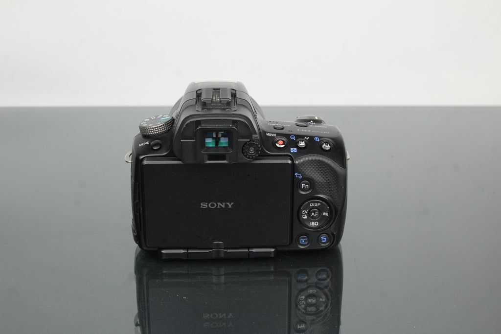Sony SLT A33 + Sony DT 3.5-5.6/18-55 Lens