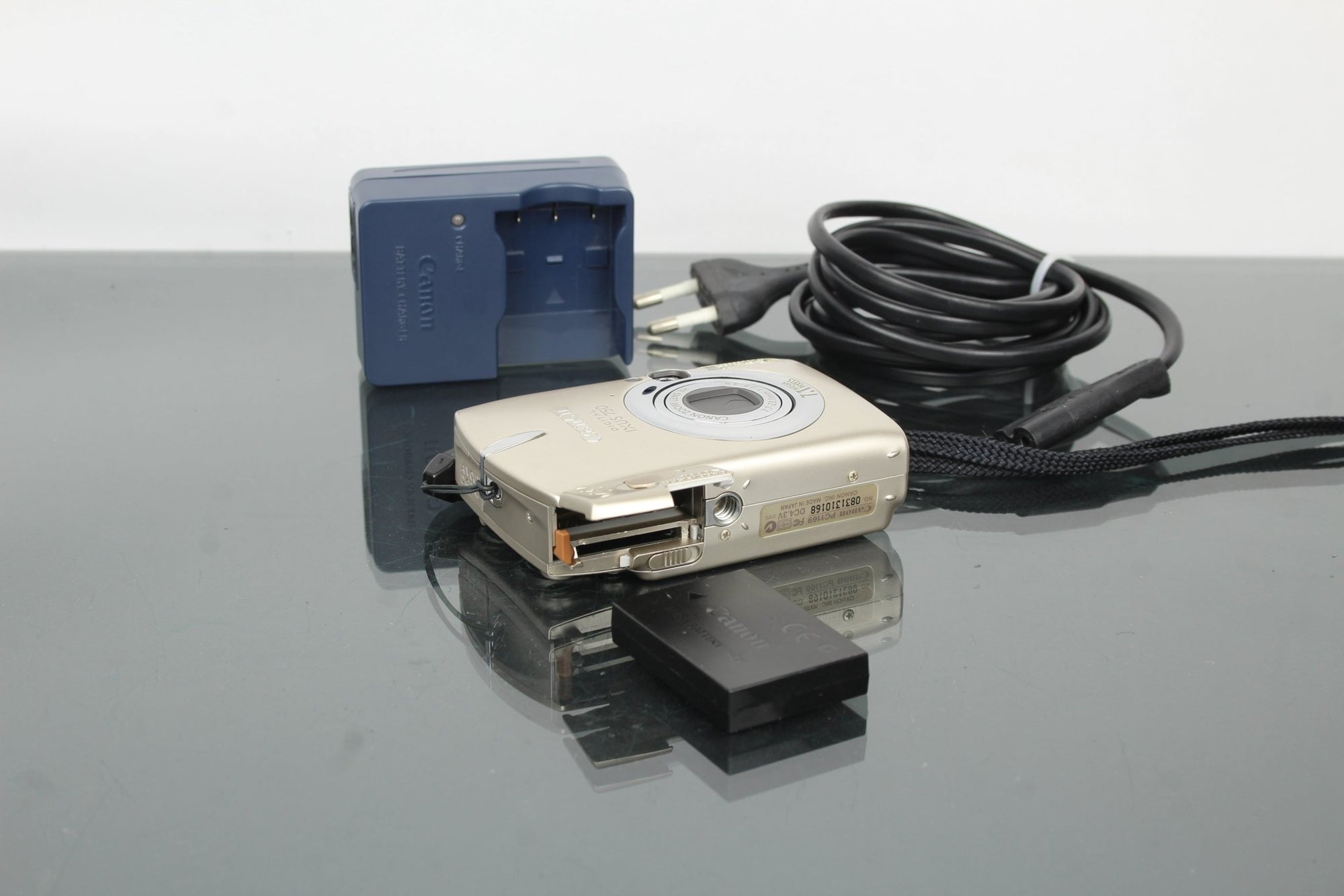 Canon Ixus 750 - Dutch|Thrift