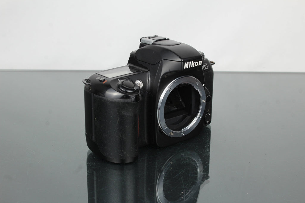 Nikon F65 - Dutch|Thrift
