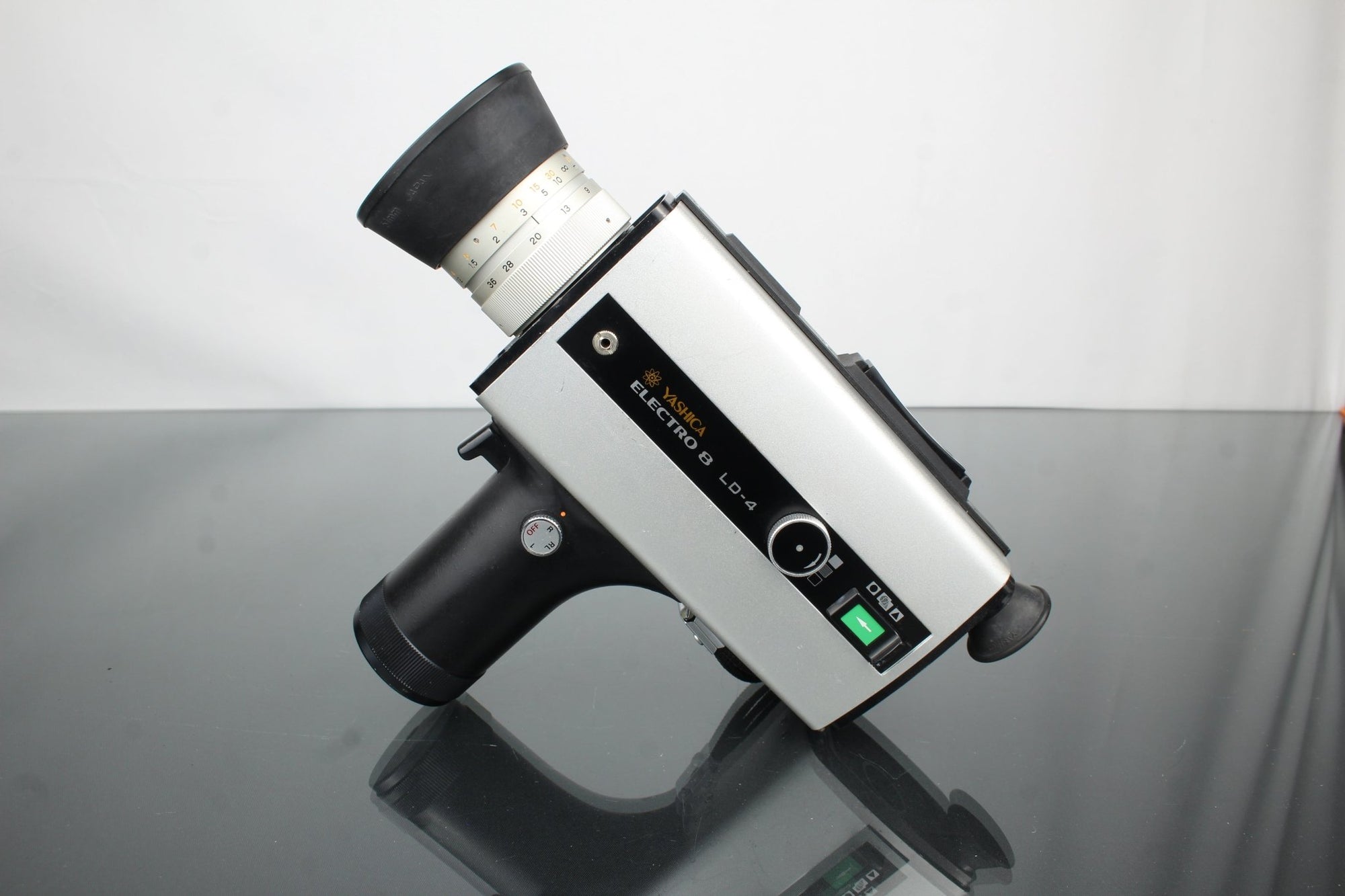 Yashica Electro 8 LO - 4 - Dutch|Thrift