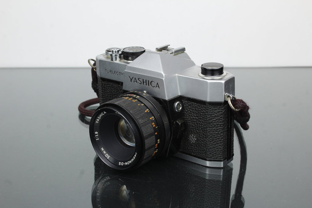 Yashica TL - electro + 50mm 1:1.9 Yashica lens - Dutch|Thrift