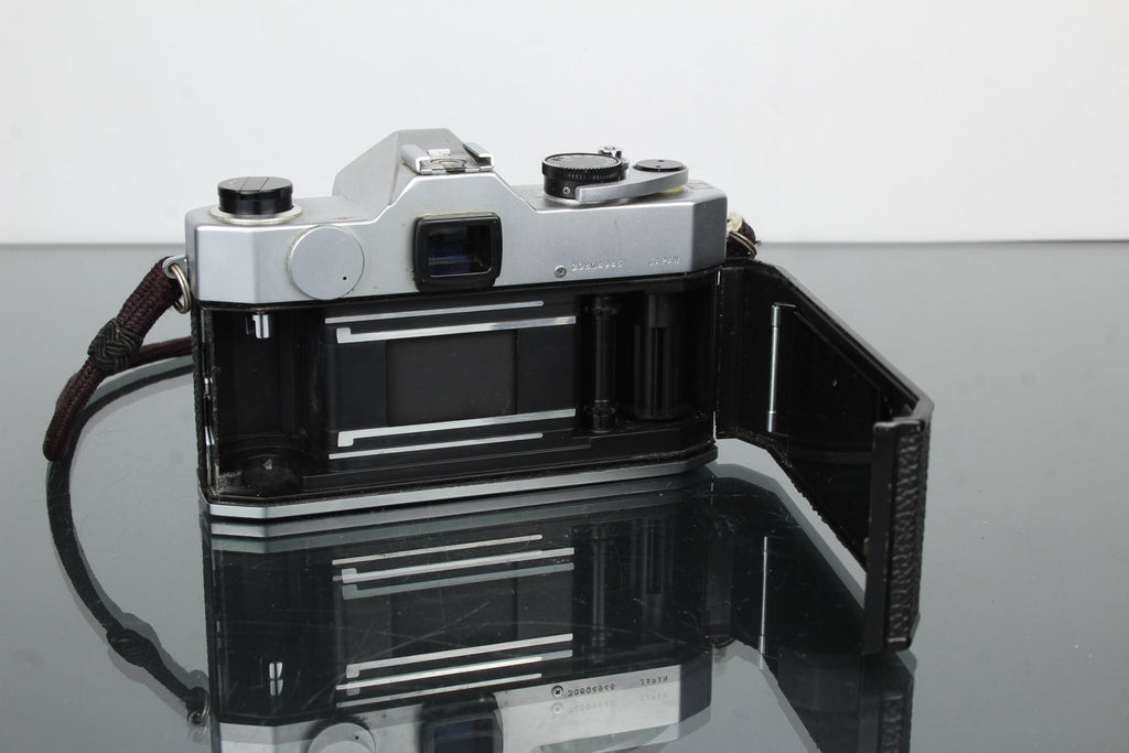Yashica TL - electro + 50mm 1:1.9 Yashica lens - Dutch|Thrift
