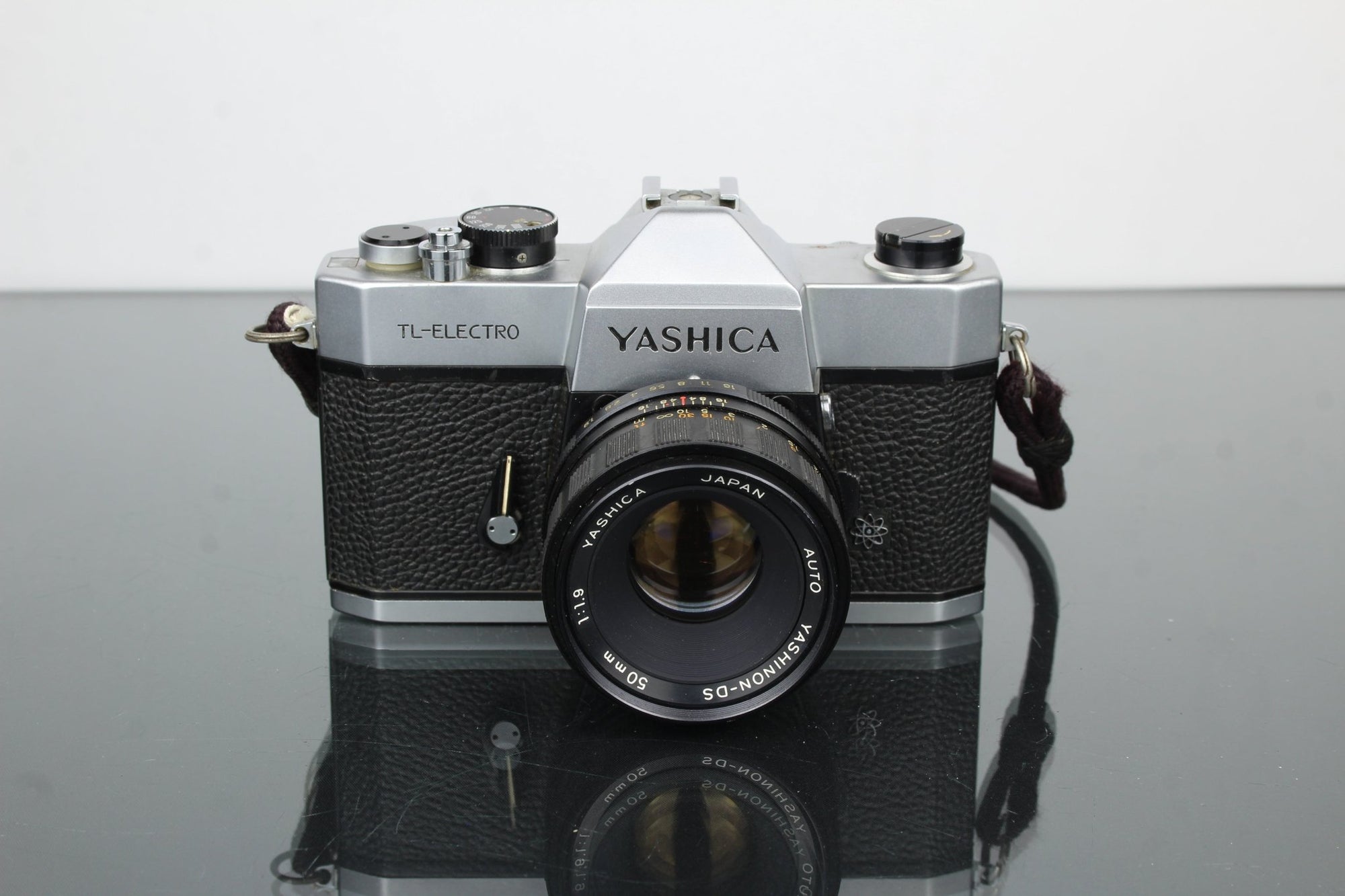 Yashica TL - electro + 50mm 1:1.9 Yashica lens - Dutch|Thrift